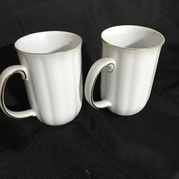 Royal Elfreda Set Of 2 Fine Porcelain Christmas Mugs Cups Xmas Tree & Wreath - Picture 4 of 7